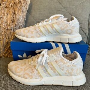 Adidas swift run sneakers